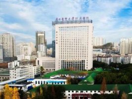 贵州医科大学附属医院隆胸多少钱?医生介绍+假体隆胸案例