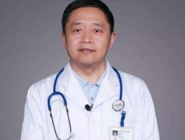 翟长斌做近视眼手术怎么样 ？还担任多个社会职位，是一名主任医师