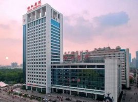 钟爱梅和冯晓玲谁做双眼皮好?两位医生技术水平测评